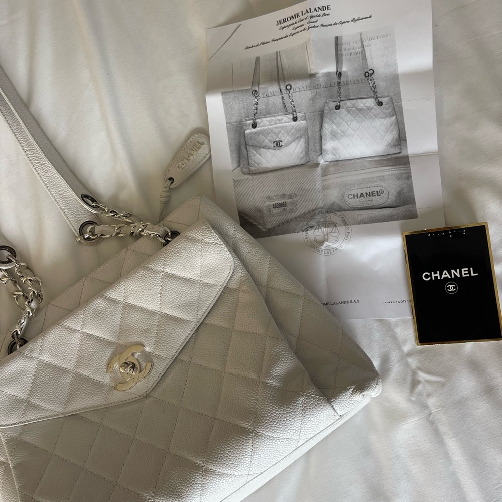 1996 VINTAGE CHANEL SHOULDER BAG - St Tropez Exclusive